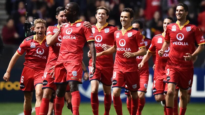 Đội hình Adelaide United sẵn sàng trước giờ lăn bóng